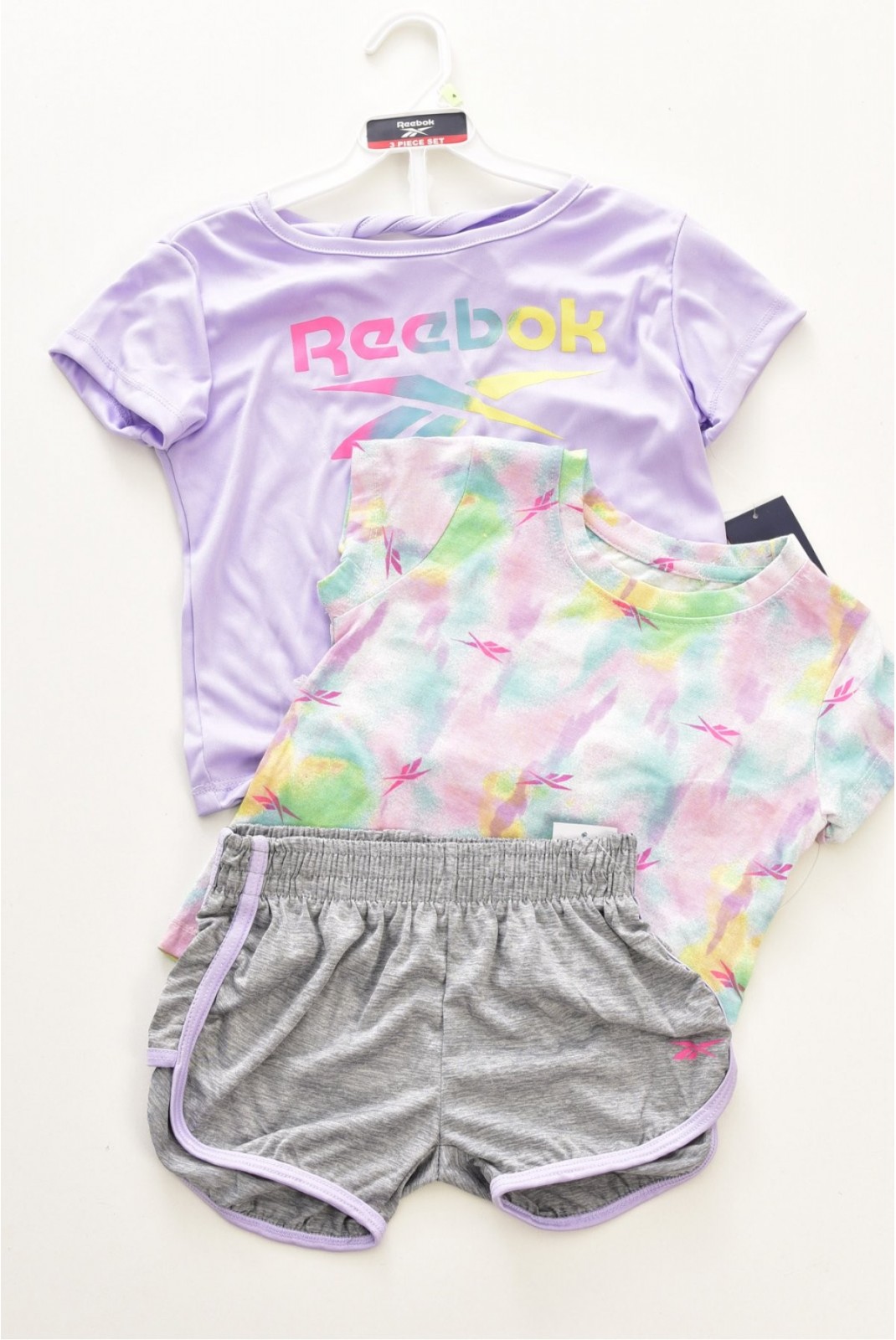 Lot 2 TShirts et short Reebok CARMINE ROSE C4591RG